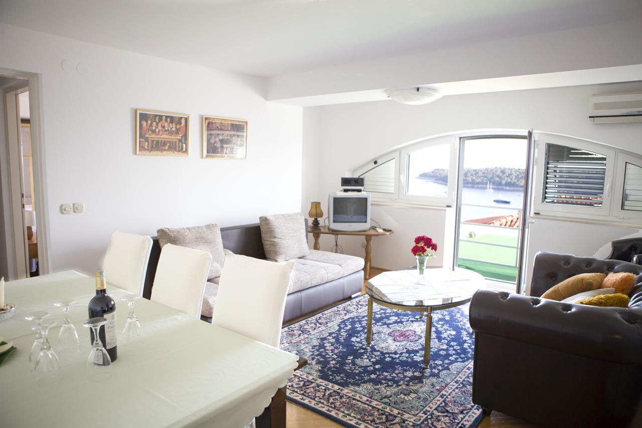 Dove With Sea View And Free Parking Apartman