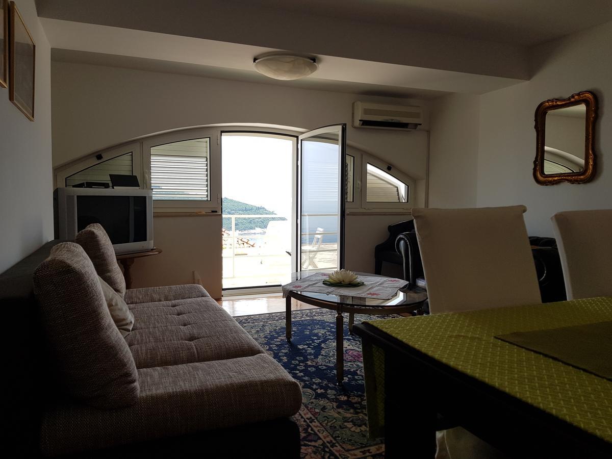 Dove With Sea View And Free Parking Apartman *